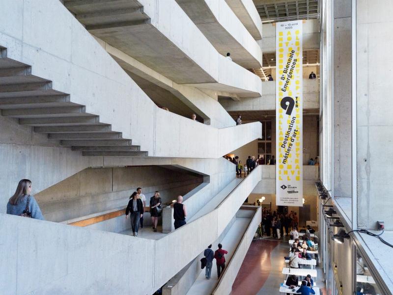 Portrait stylisé d’artistes emblématiques de la musique indienne pop, mélangeant icônes anciennes et nouvelles